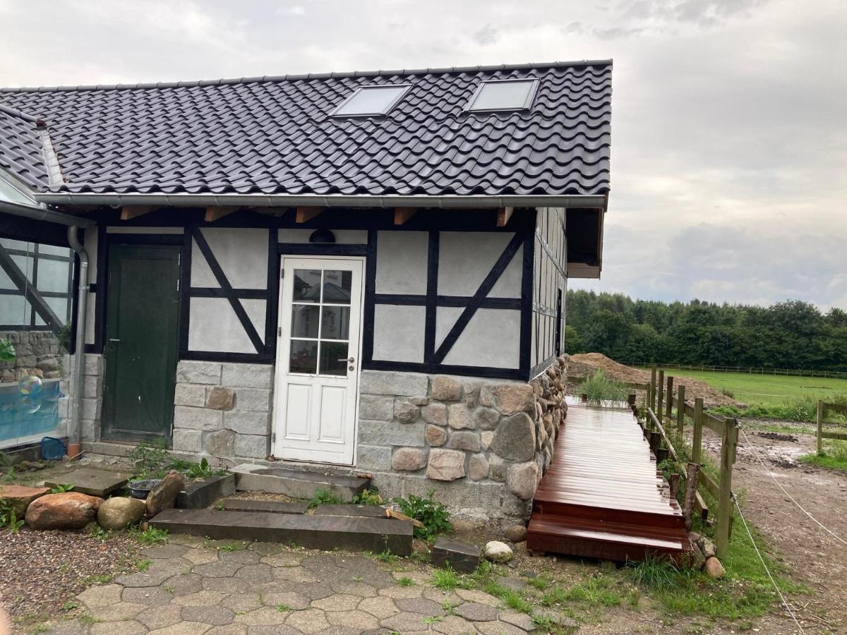 Poolhouse, No Smoking Everywhere Kvistgard Bagian luar foto